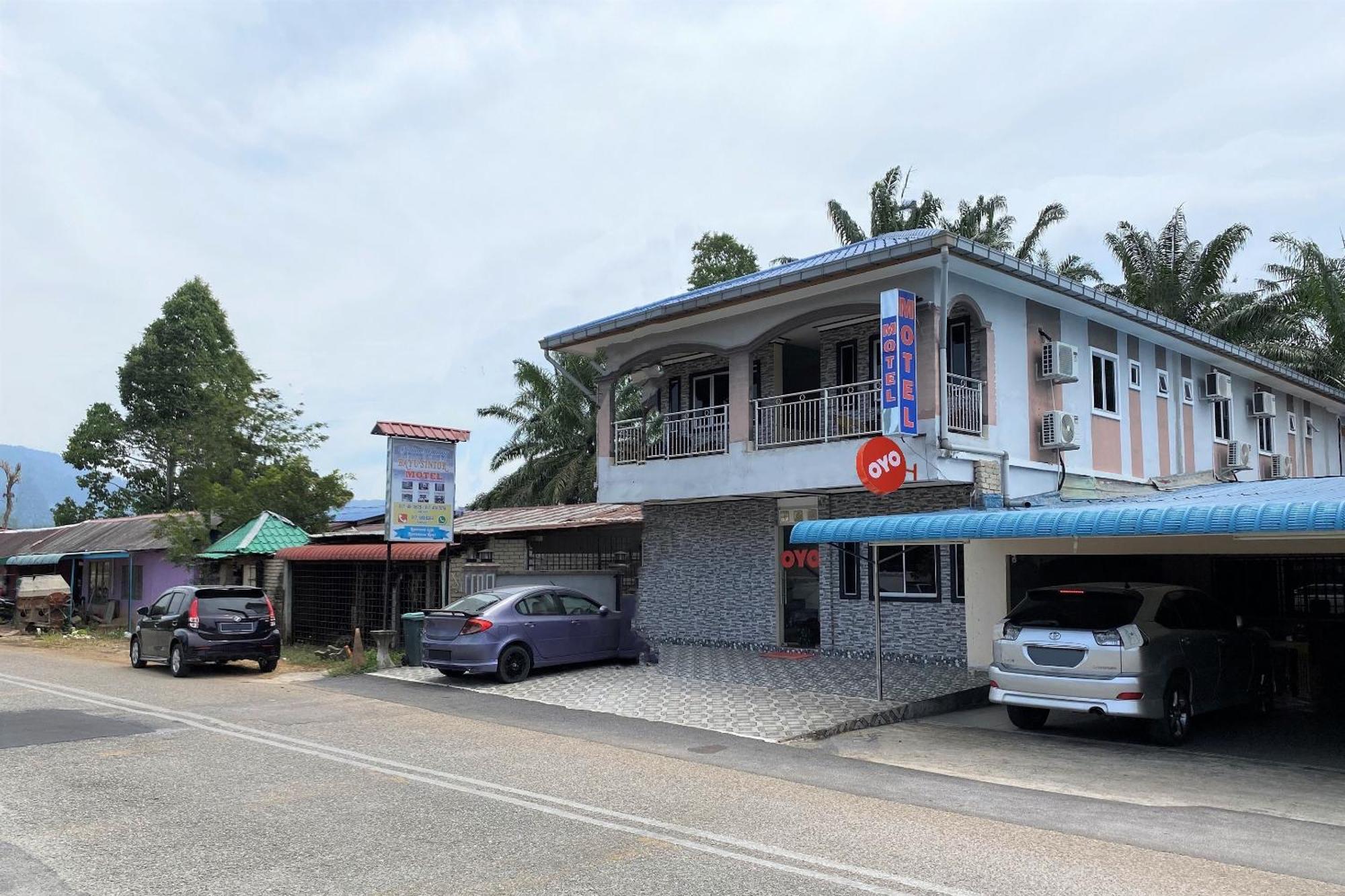 Oyo 90205 Bayu Sintok Motel Чанглун Екстериор снимка