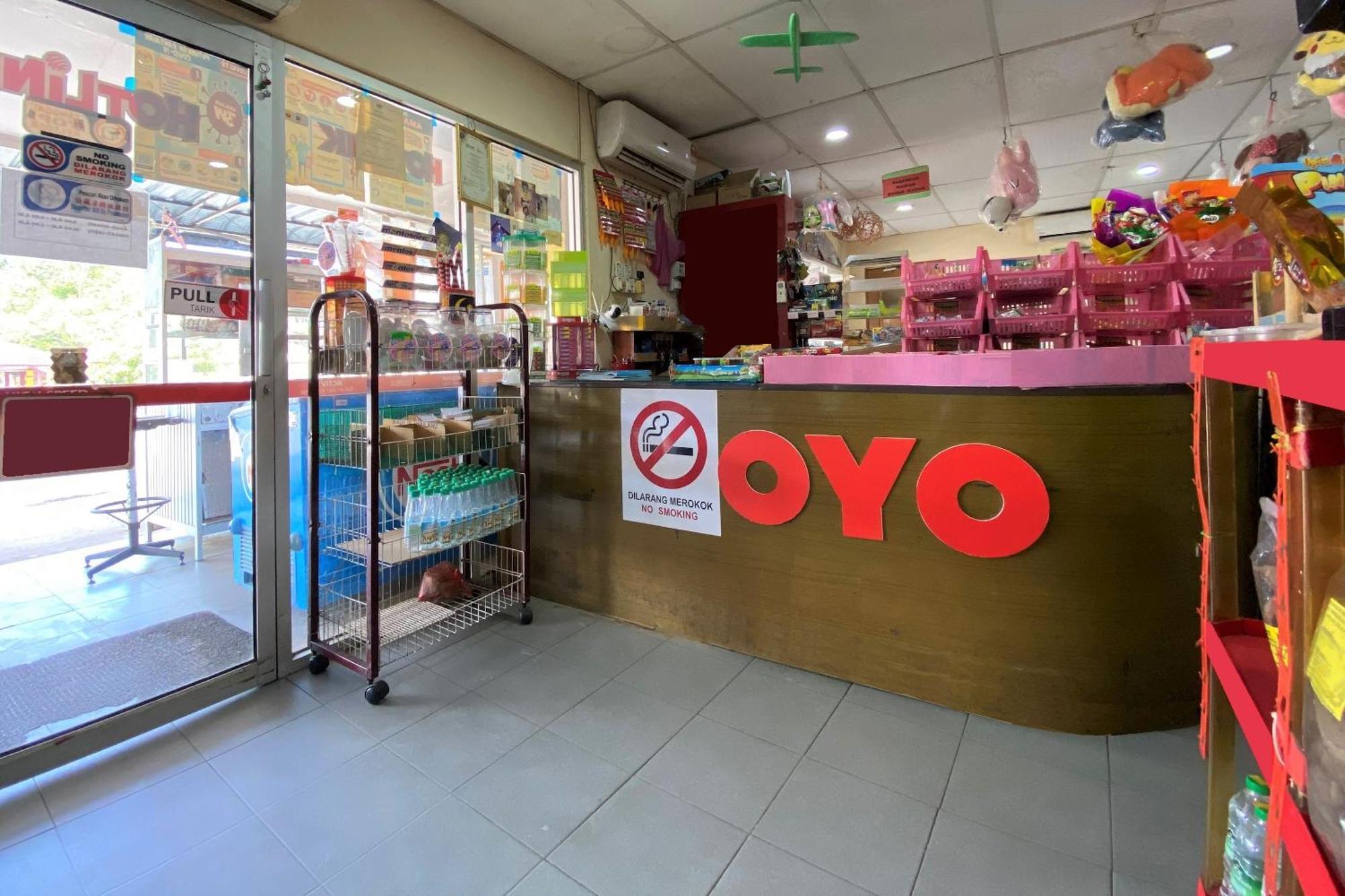 Oyo 90205 Bayu Sintok Motel Чанглун Екстериор снимка