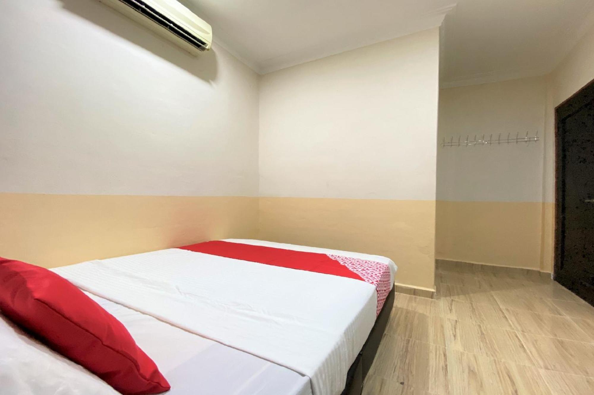 Oyo 90205 Bayu Sintok Motel Чанглун Екстериор снимка