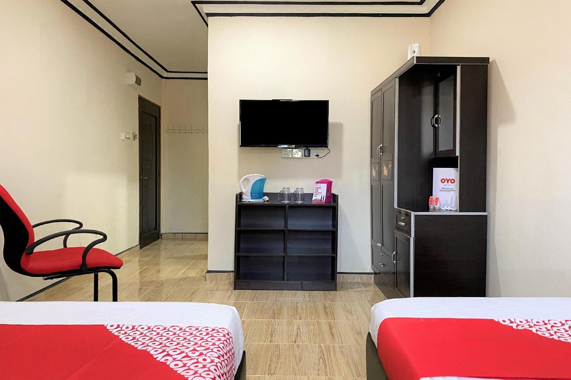 Oyo 90205 Bayu Sintok Motel Чанглун Екстериор снимка