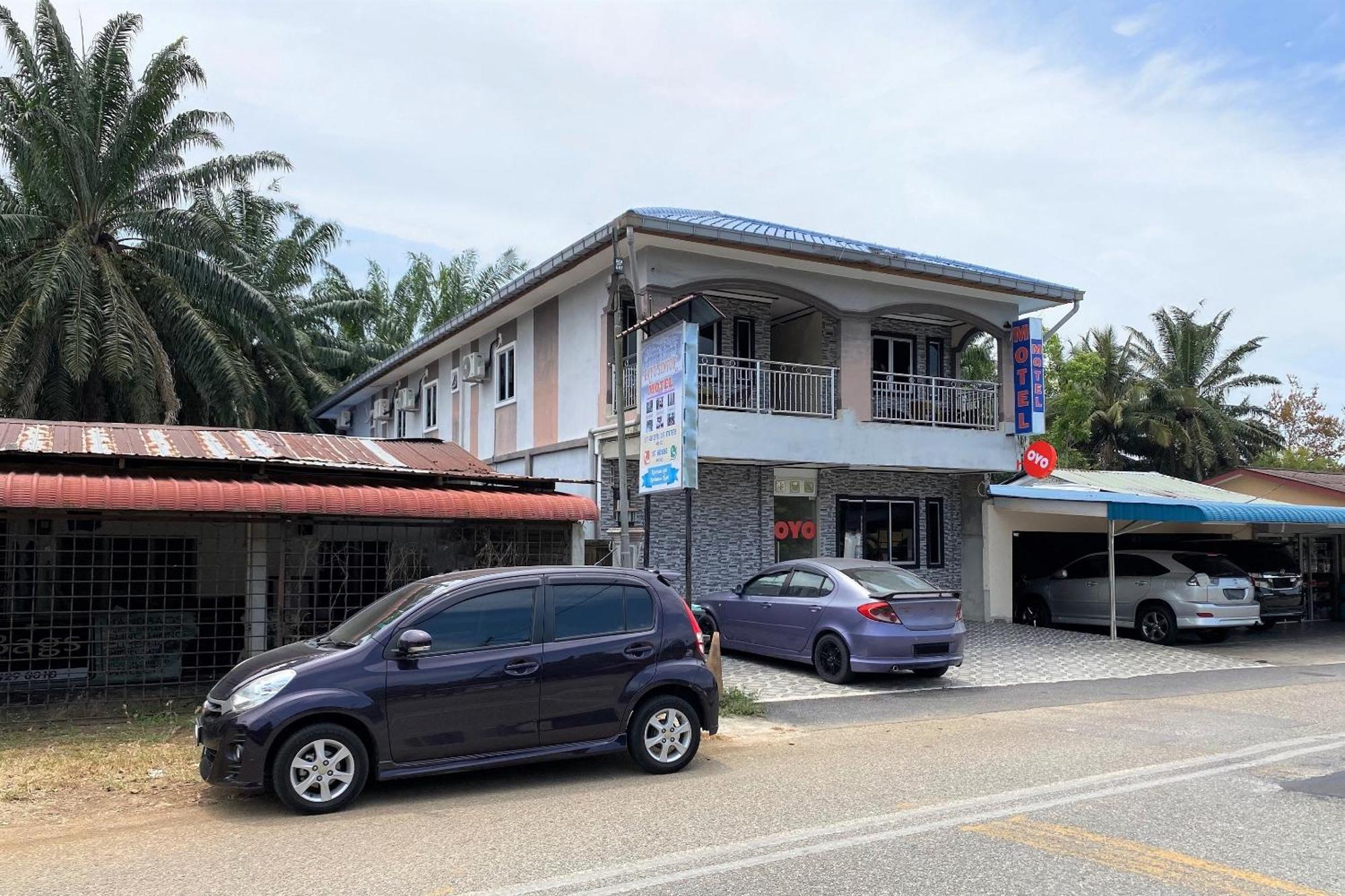 Oyo 90205 Bayu Sintok Motel Чанглун Екстериор снимка